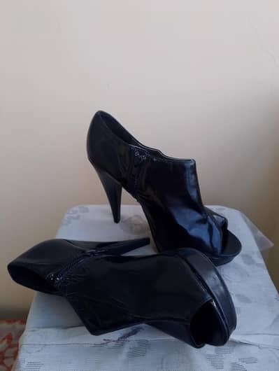 Black High Heel Ankle Boots – Stylish & Elegant