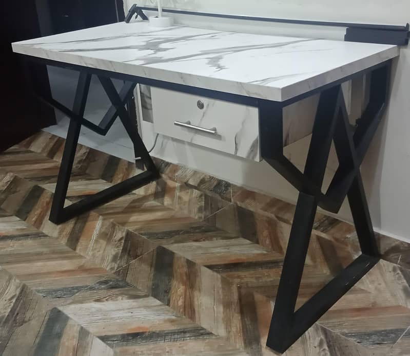 Study / Office table 0