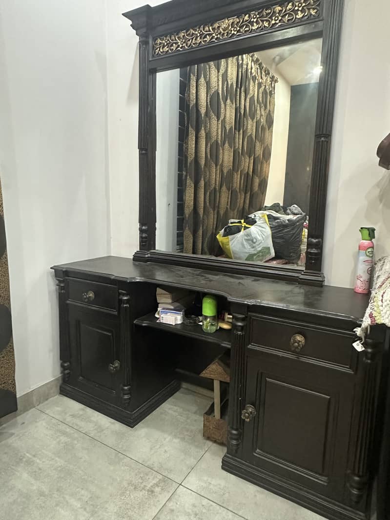 Bed sidetable and dressing table 5