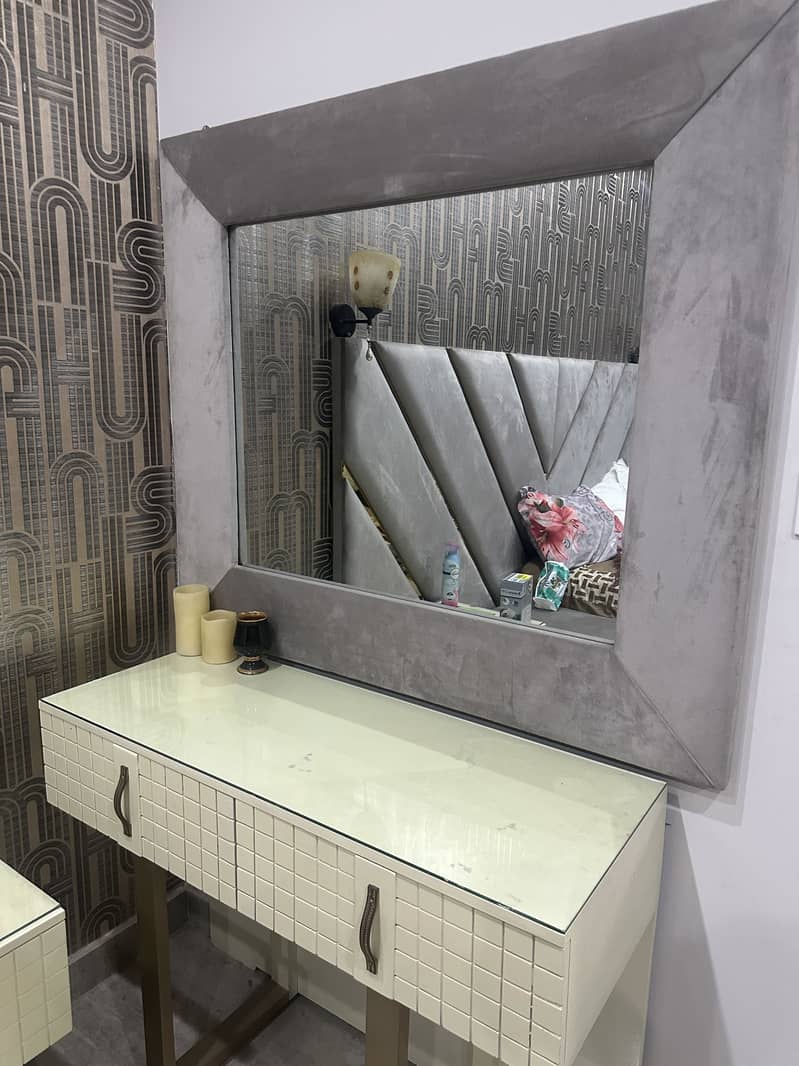 Bed sidetable and dressing table 6