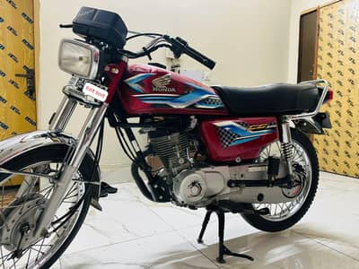 Honda 125 || Model 2024 / 2025 || Red || Excellent Condition