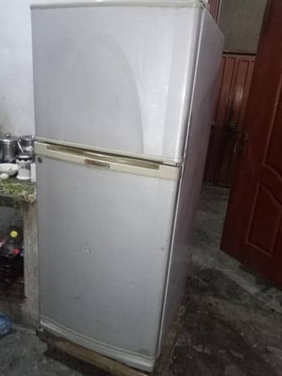 Dawlance Fridge Medium Size for sale