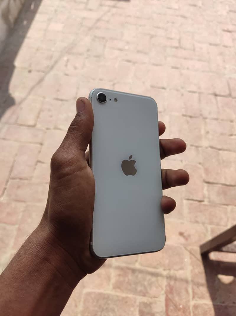 iPhone SE 2 1