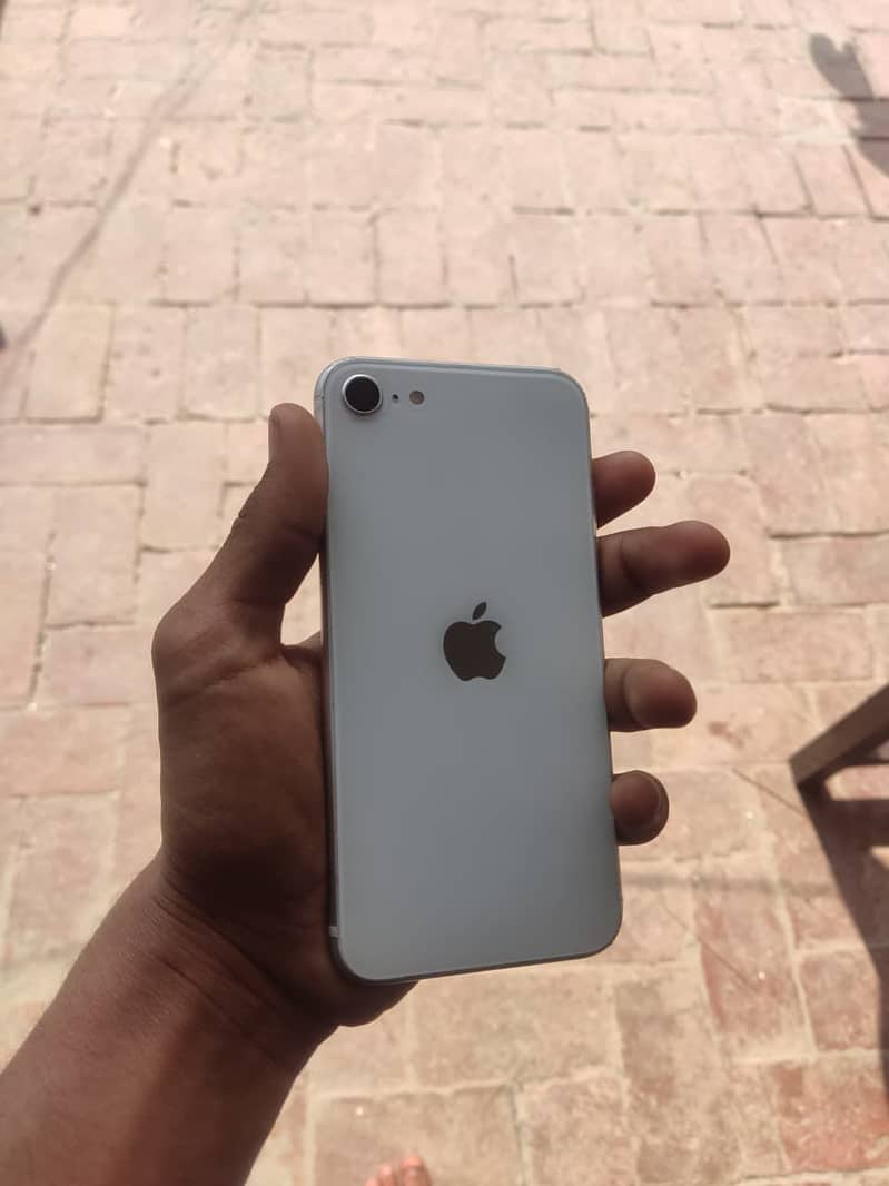 iPhone SE 2 3