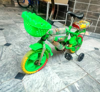 بچوں کی سائیکل ٹریننگ وہیل کے ساتھ | اچھی کنڈیشن | سستی قیمت