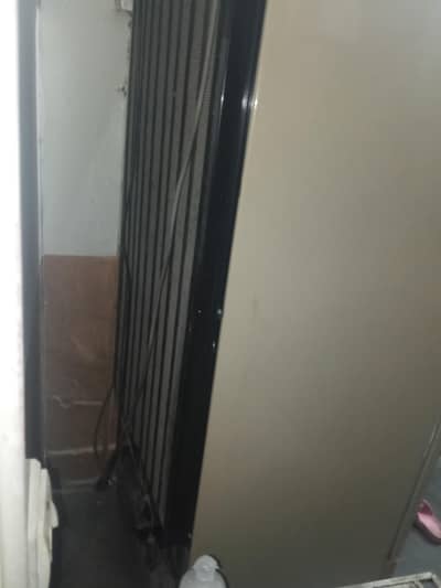 pell refrigerator new condition
