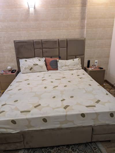 Modern design King-size bed with two side tables