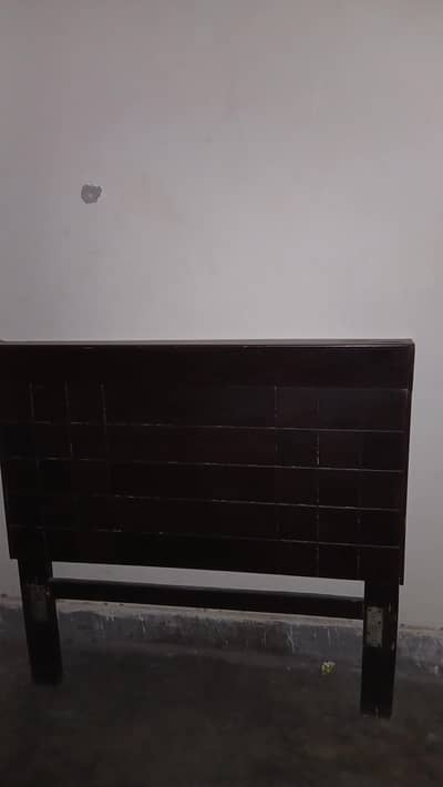 wodden bed for sale  all ok just condition 10 / 8 hai