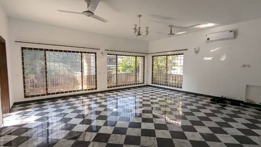 FOR RENT 800 SQYRD Fully Renovated Double Unit House E_7