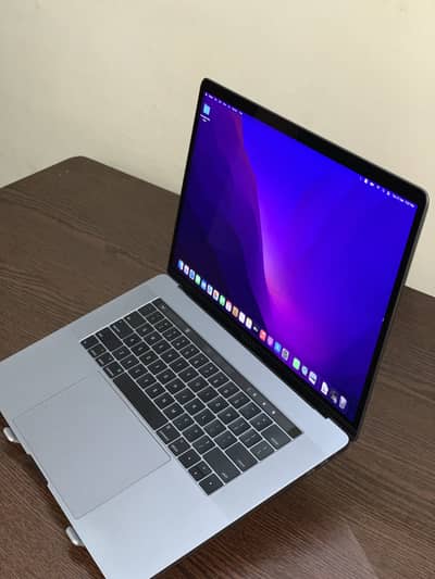 Macbook pro 2017  15 inch