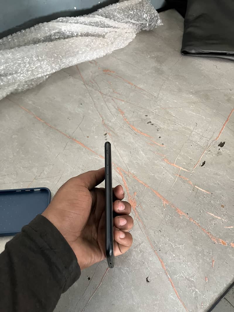 iPhone SE 3rd Generation 4