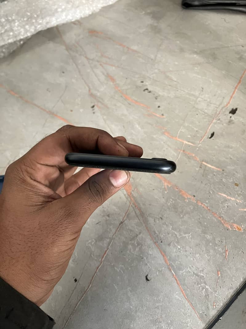 iPhone SE 3rd Generation 6