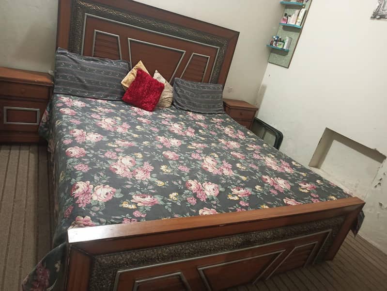 Bed with 2x side table 0