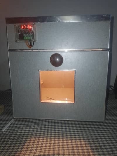 eggs  incubator for Sall Excellent condition