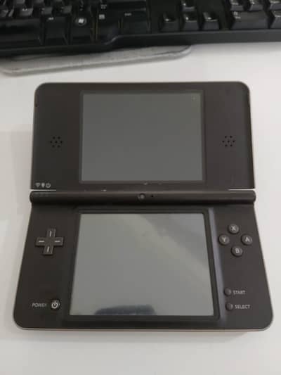 Nintendo DSi XL