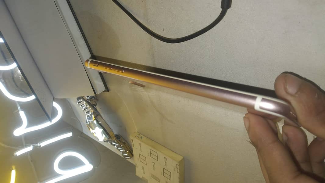 Apple iPhone 7 Plus 4