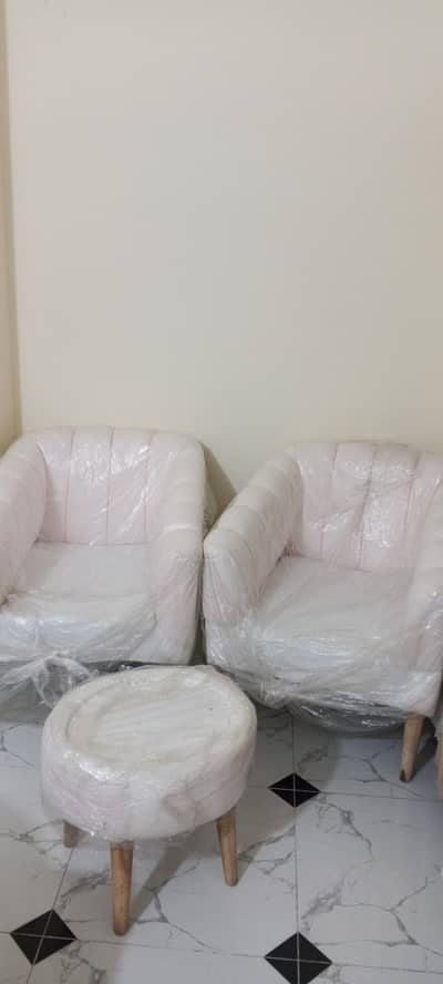 book lay fabric hai and white in color with small table