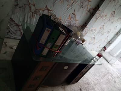 Executive Office Desk with Glass Top & Drawers – Solid Wood (Used)