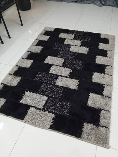 Long runner and center pc condition new urgent sale only Karachi