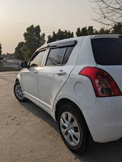 Suzuki swift DX 1.3 2013 model