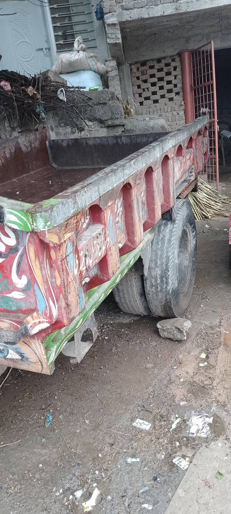 ایک عدد ٹریکٹر ٹرالی میسی 240 برائے فروخت 5