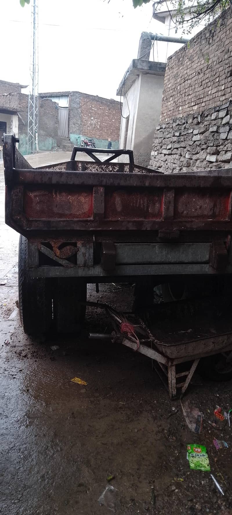 ایک عدد ٹریکٹر ٹرالی میسی 240 برائے فروخت 7