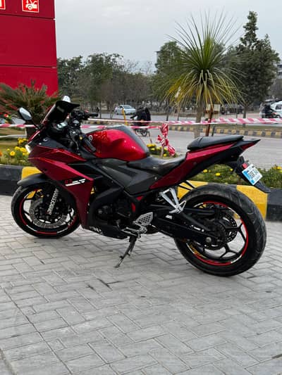 Yamaha YZF R3 replica