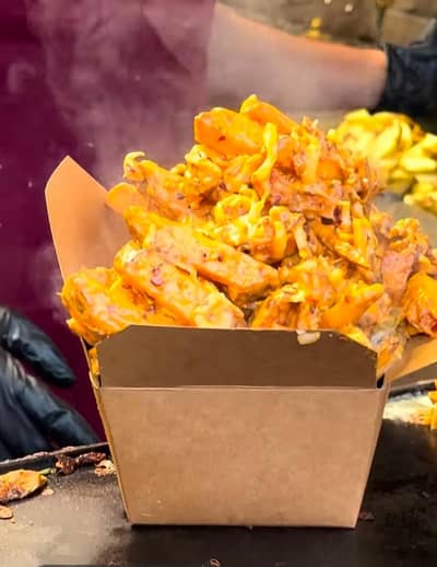 Aloo k chips ka karigar/ French fries making Boy