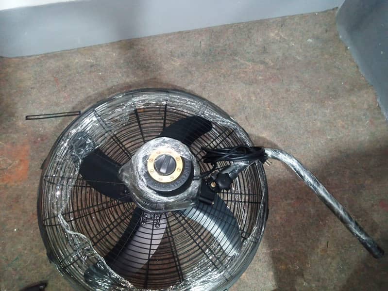 bracket fan 2