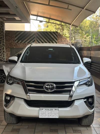 TOYOTA FORTUNER V-Petrol