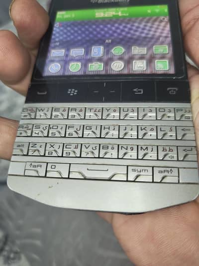 blackberry PORSCHE DESIGN P9981