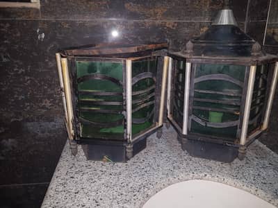 these gates light are almost new and in working condition