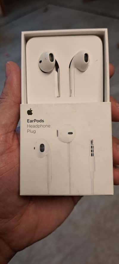 apple earpods with 3.5 mm plug