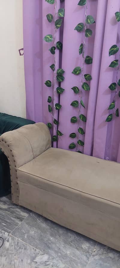 deewan setti good condition  very comfortable  dewan sethi