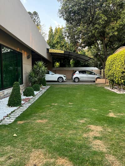 FULLY RENOVATED LIKE BRAND NEW 2-KANAL ELEGANT AND FULLY MAINTAINED SUPER HOT LOCATED BUNGALOW IS AVAILABLE IN THE BEST BLOCK OF DHA LAHORE.