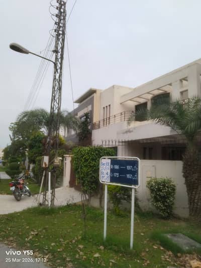 10 Marla House Corner House For Sale In DHA Phase 4 Block EE Facing Park