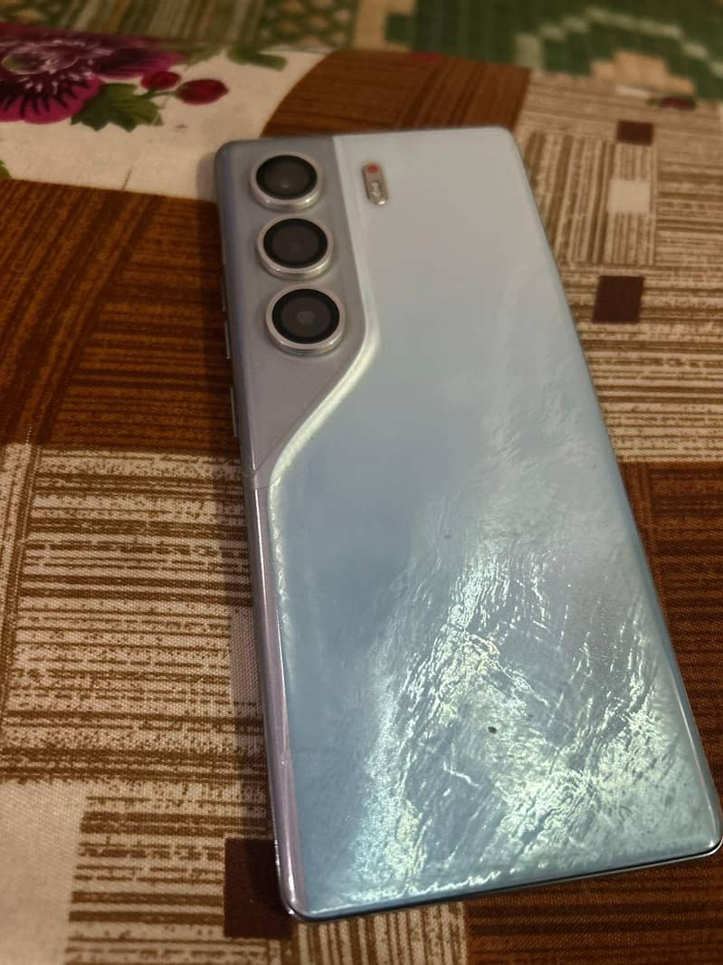 Tecno camon 40 pro 2