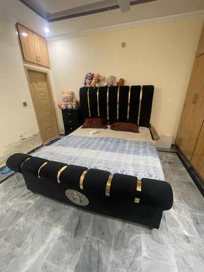 Slightly used Bed with chatter for Sale