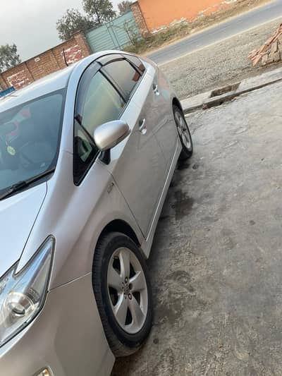 Prius 1.8 2011 excellent condition