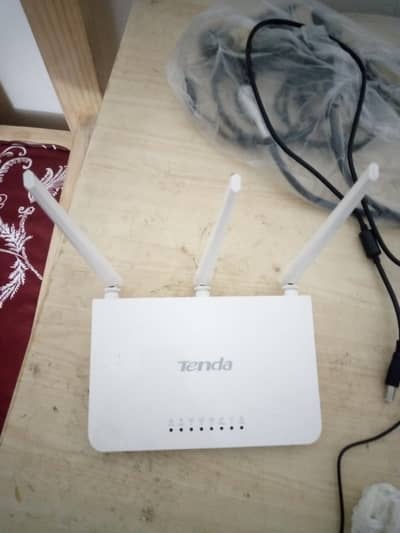 Tenda WiFi Router 3 Antenna High Speed – Excellent Condition