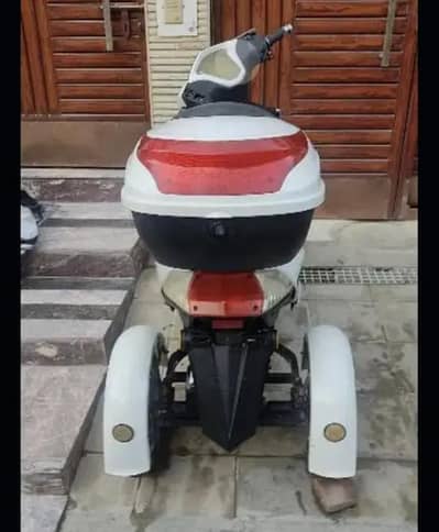 imported  china Lectrix electric three wheeler scooty