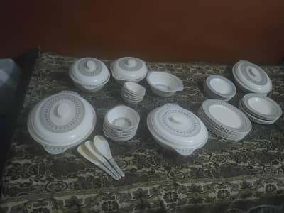 plastic dinner set and other crockery for sale