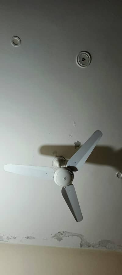 Pair of 2 sk ceiling fans for sale