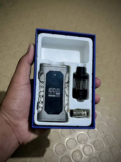 Brand new p8 vape with Oringnal box  amd Free Strawberry flavour (18+)
