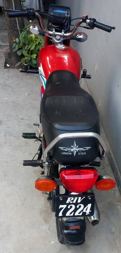 baik 2017 sy mery pas hai ak hath py chala hai