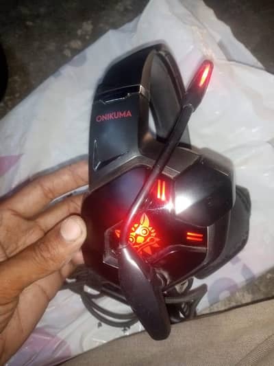 Onikuma K11 Gaming Headset (RGB Lights)  . used he  working perfectly