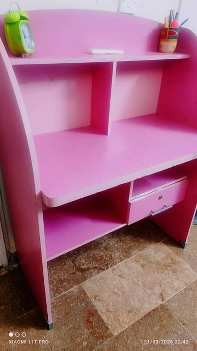 Multi-Functional Kids Desk with Storage & Drawer