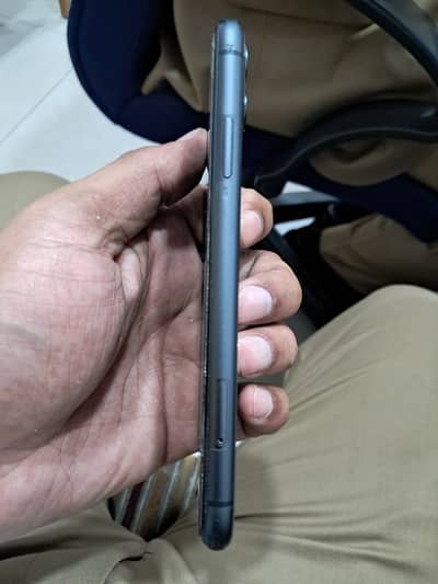 iphone 11 with box official PTA approved 128gb i mint condiotion 10/10