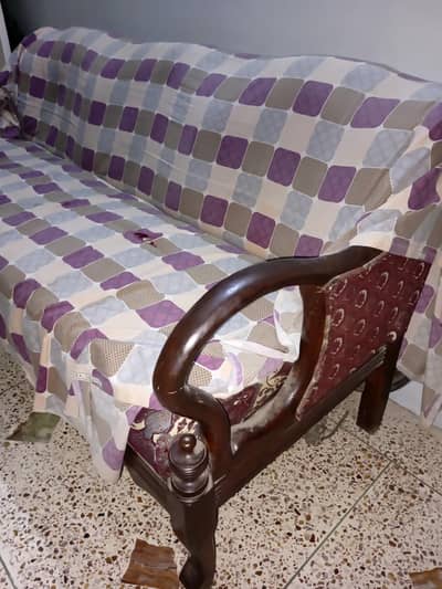 sofa set 5 seater 10 by  9 condition  not negotiable