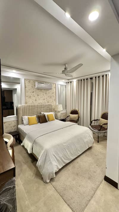 Modern Smart-Studio Apartment: Tech & Comfort ka Perfect Mel!